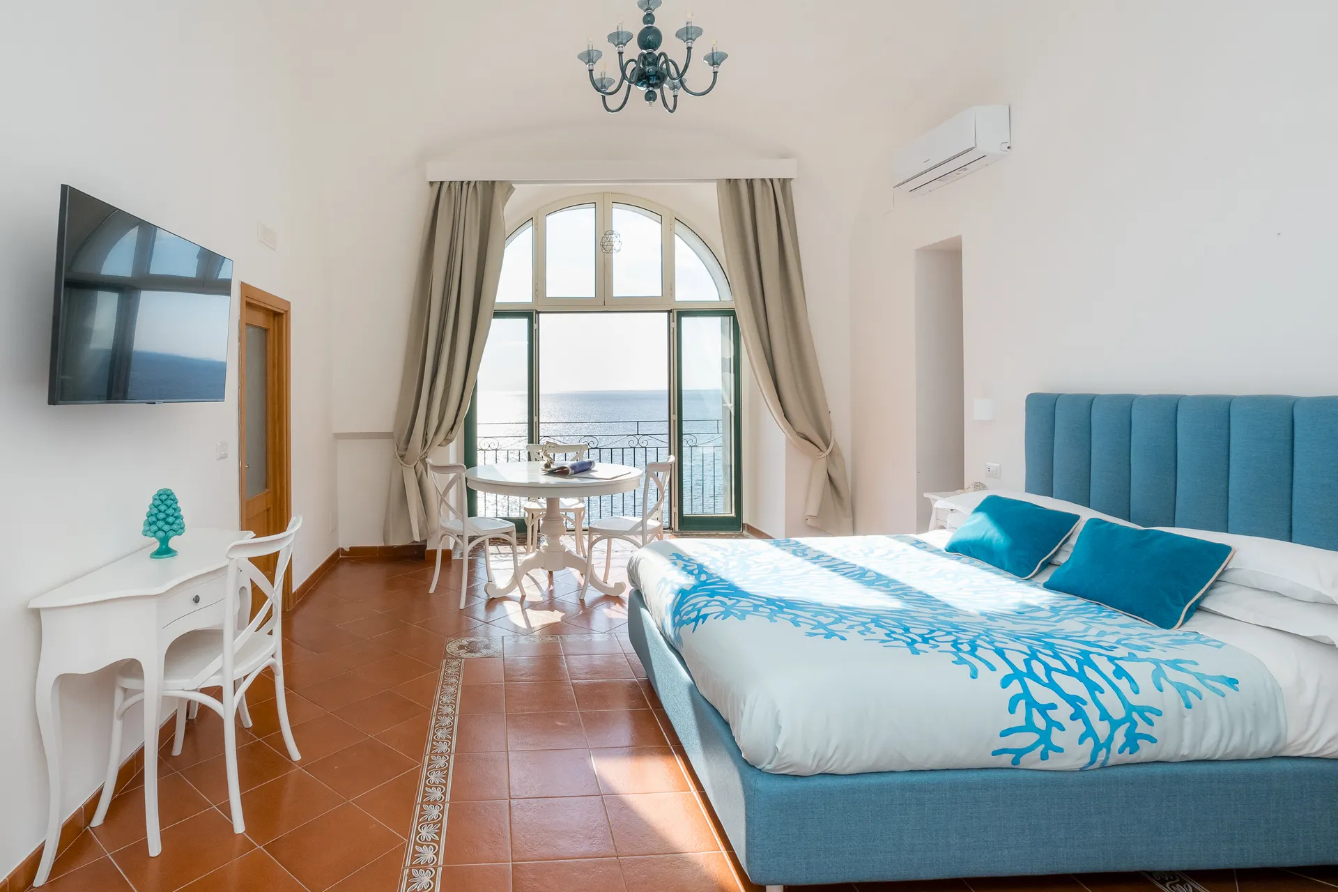 Dipinto Apartments